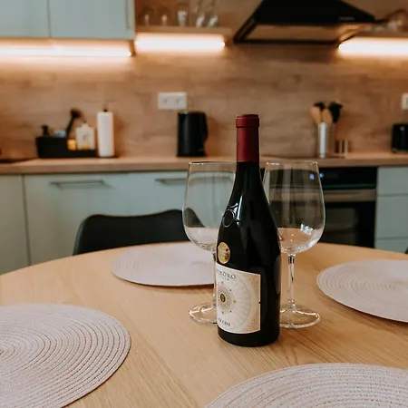 Parlesak アパート *